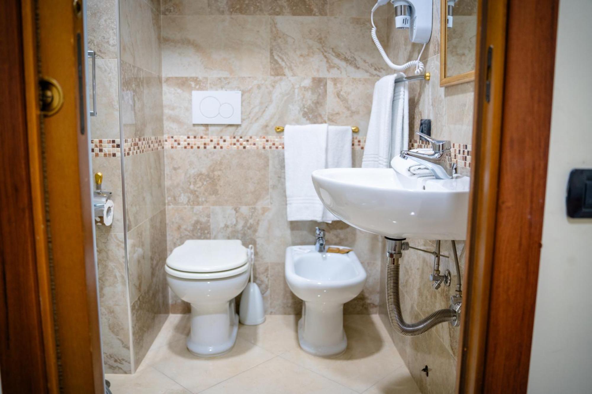 Affittacamere Tiche Rome Bagian luar foto